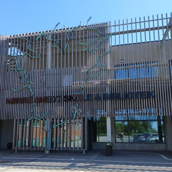 Billede af facaden på Nørre Snede bibliotek