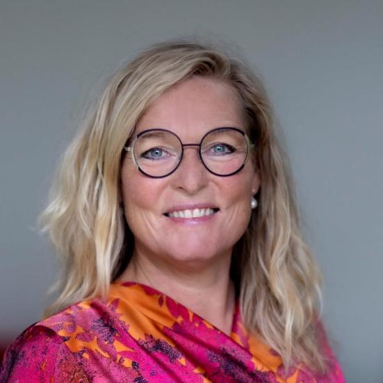Anja Aalund er Foredragsholder, Supervisor og underviser pårørende