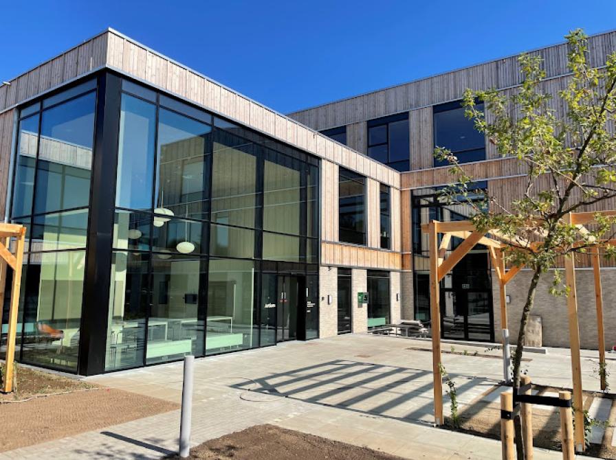 billede af indgangen til Brande Bibliotek