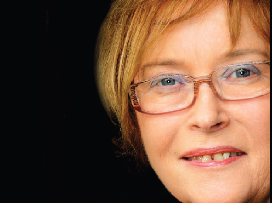 billede med kvinde med briller og tekst